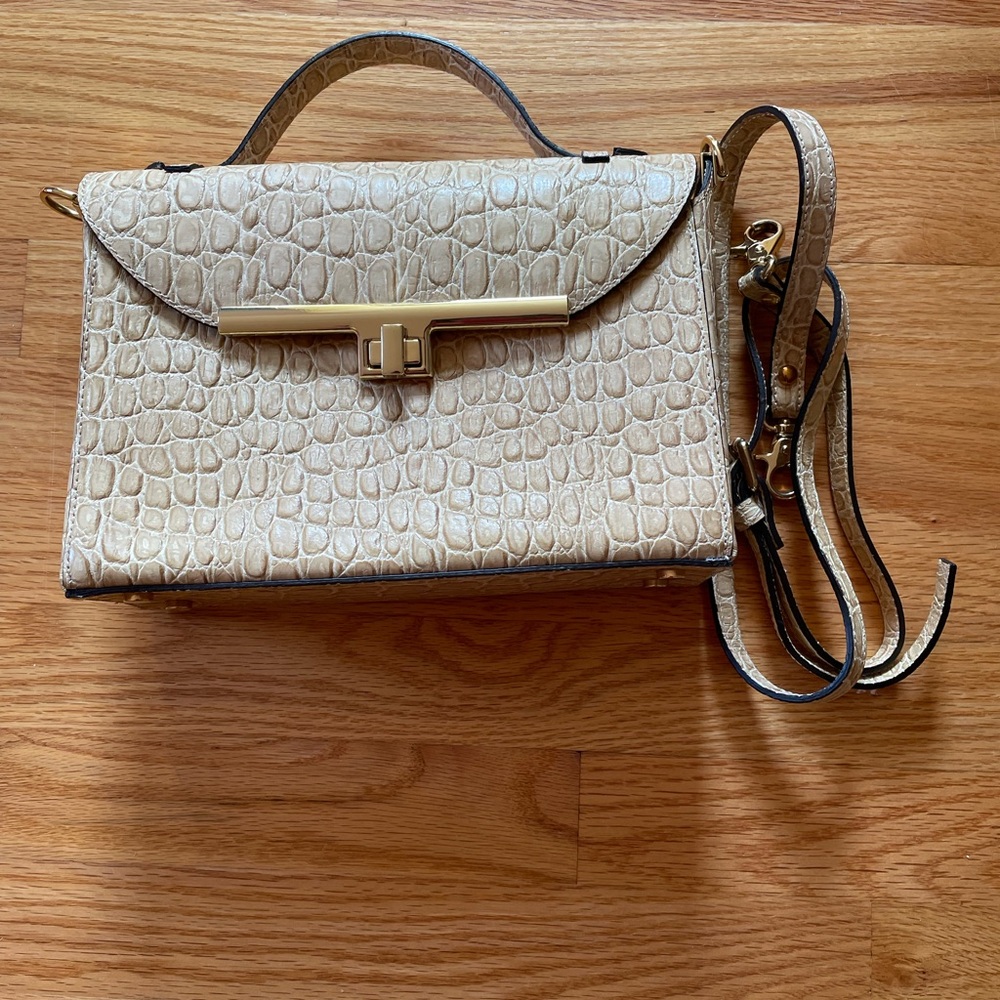 Elegant Crocodile-Embossed Tan Handbag